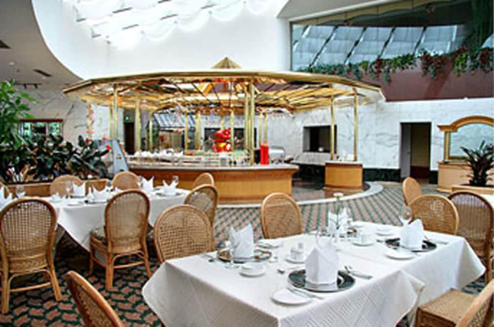 Furama Hotel Далиен Екстериор снимка