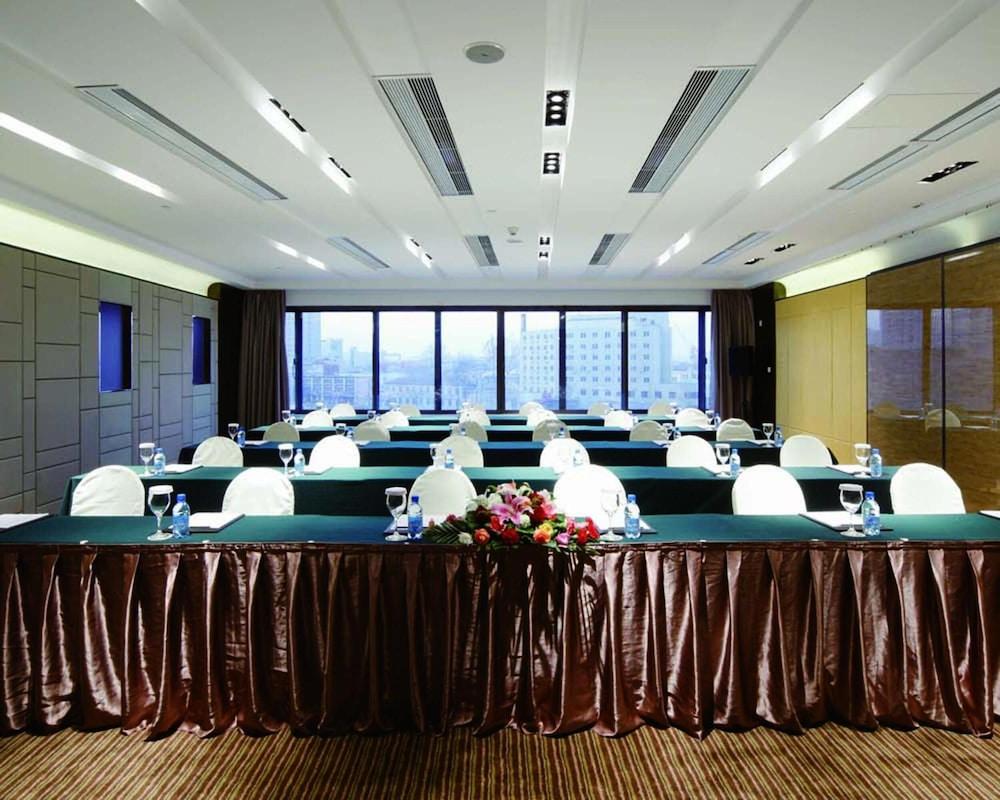 Furama Hotel Далиен Екстериор снимка