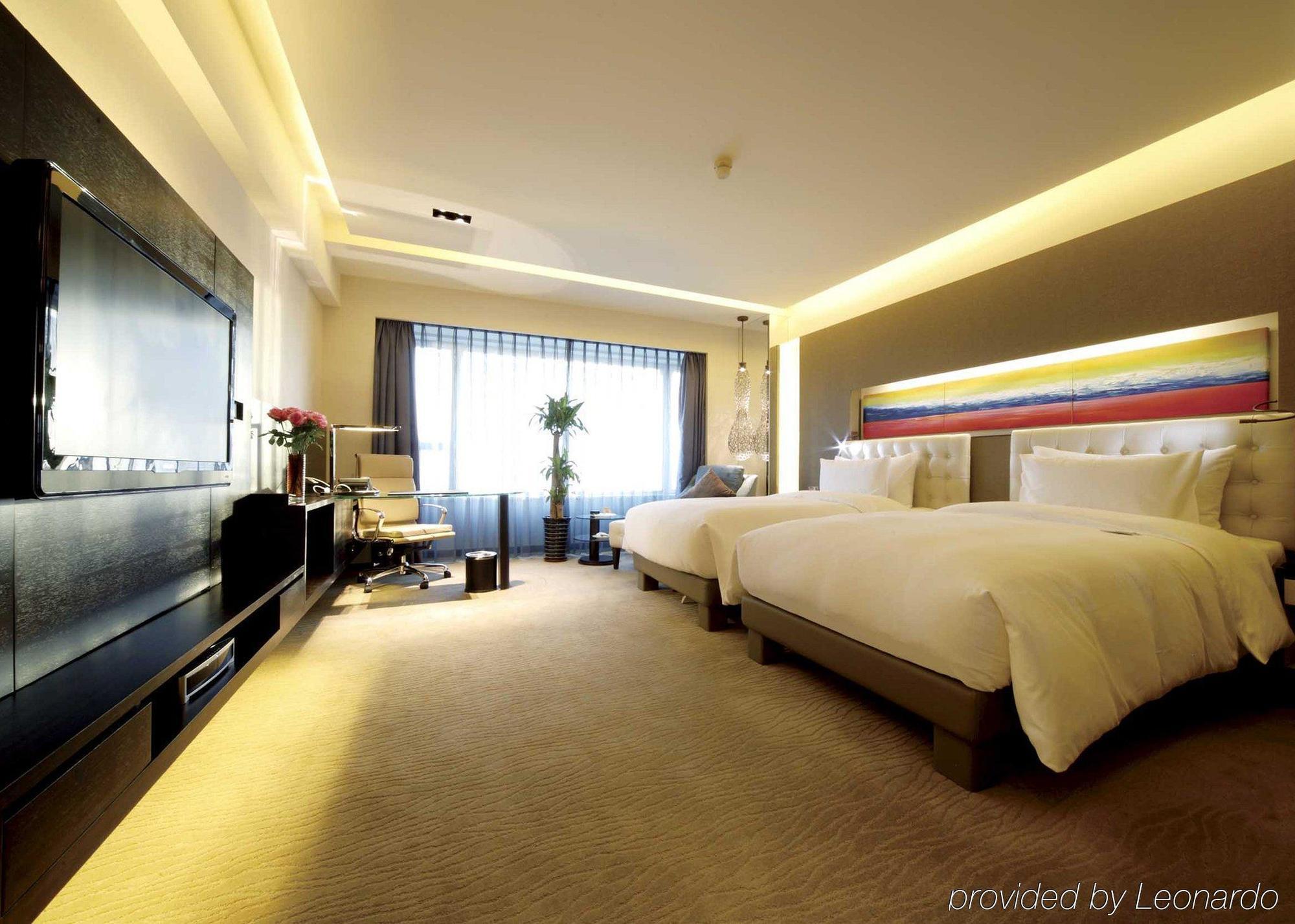 Furama Hotel Далиен Екстериор снимка