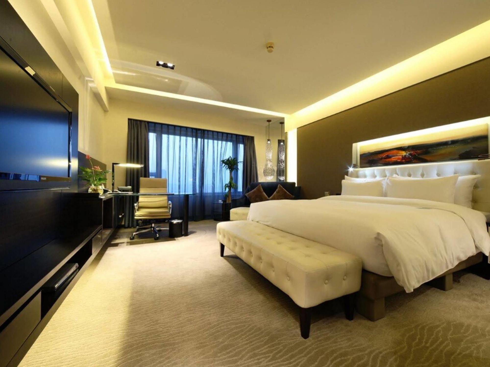 Furama Hotel Далиен Екстериор снимка