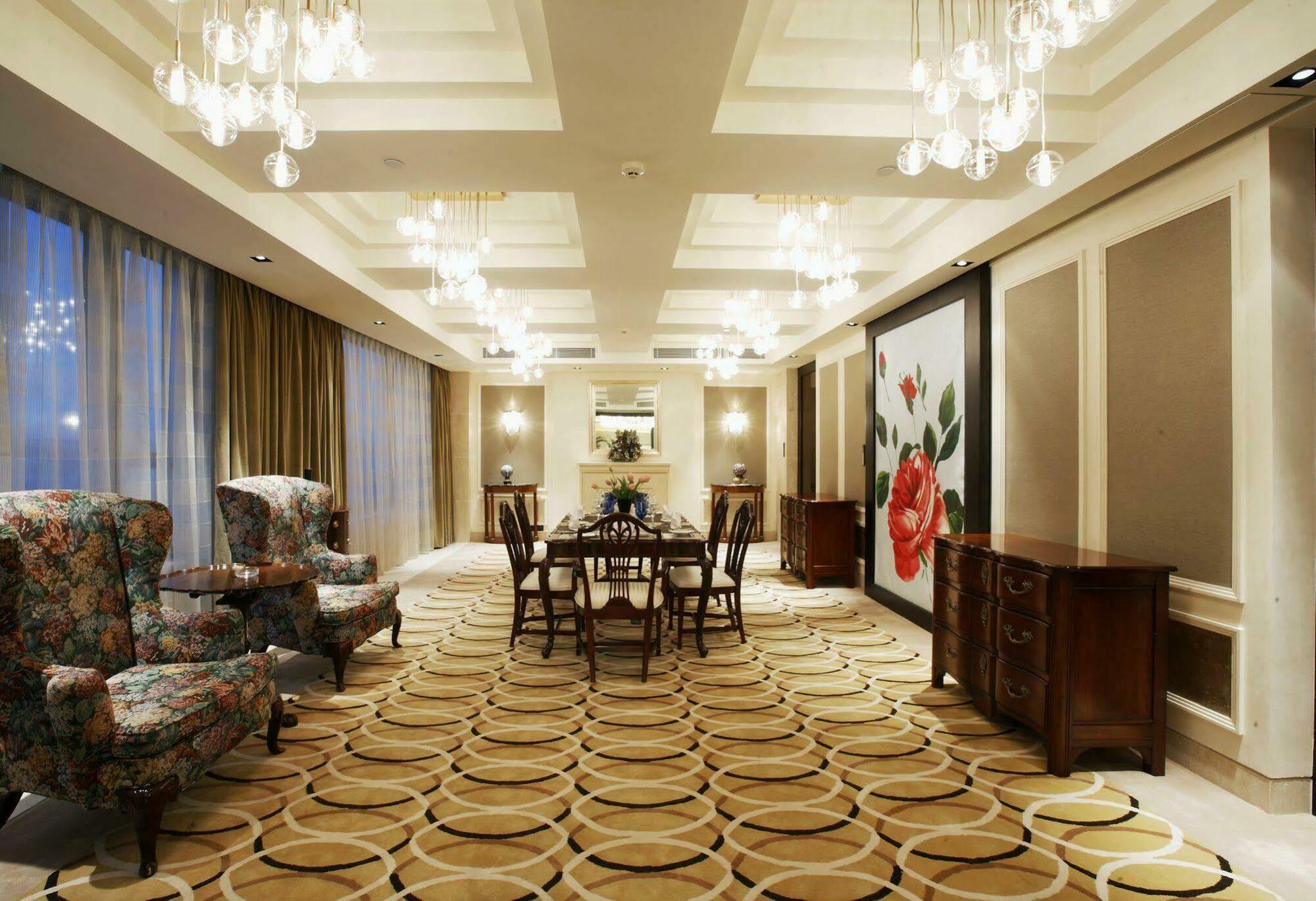 Furama Hotel Далиен Екстериор снимка